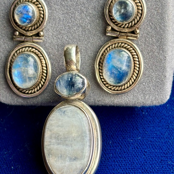 Jewelry - 925 Silver & Moonstone earrings and pendant